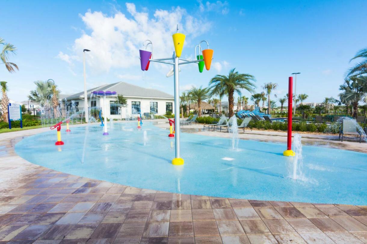 Location With Pool At Storey 4830